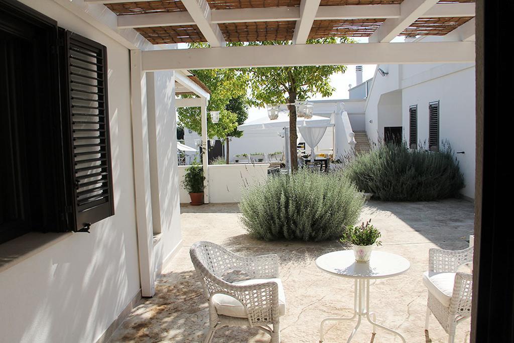 Relais Lali' Pensionat Mottola Rum bild